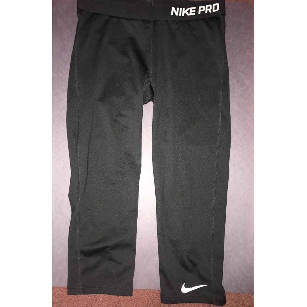 black nike capris